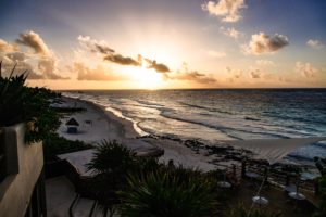 playa atardecer Tulum